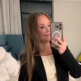 Julie, Babysitter i Ishøj