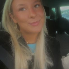 Julie, Babysitter i Nykøbing Falster