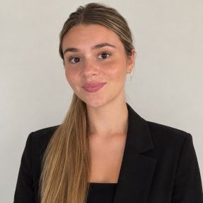 Julie, Babysitter i København
