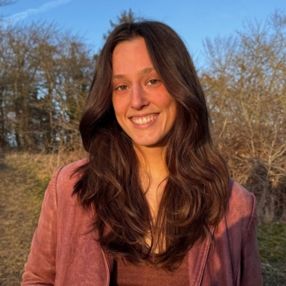 Maya, Babysitter i København