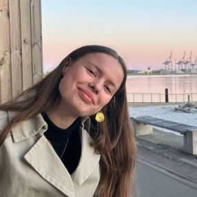 Frederikke, Babysitter i Odder