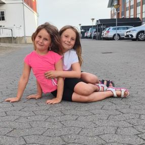 Janet, Familie i Sønderborg