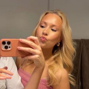 Sofie, Babysitter in Farum