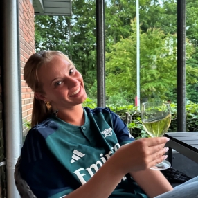 Klara, Babysitter i Jelling