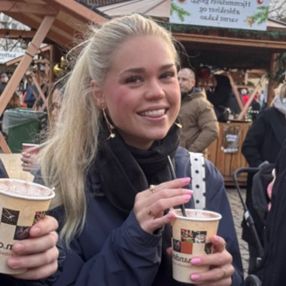 Thea, Babysitter i Odense