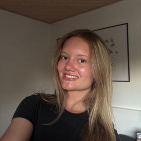 Celine, Babysitter in Ejstrupholm