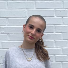 Lærke, Babysitter i Ry