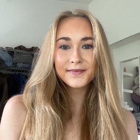 Emilie, Babysitter i Hillerød