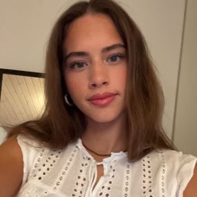 Victoria, Babysitter i Værløse