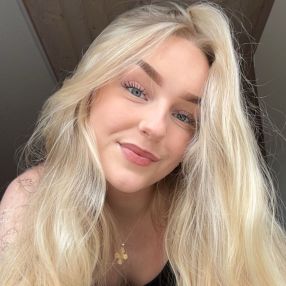 Julie, Babysitter i Vejen