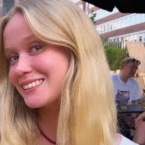 Nora, Babysitter i København