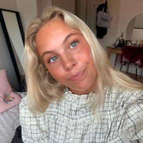 Julie, Babysitter i Aalestrup