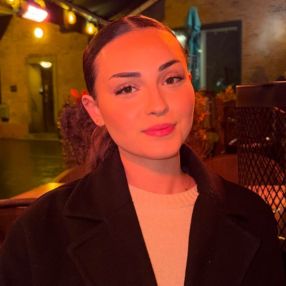 Hayriye, Babysitter i Måløv