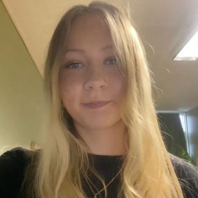 Emily, Babysitter in Store Heddinge