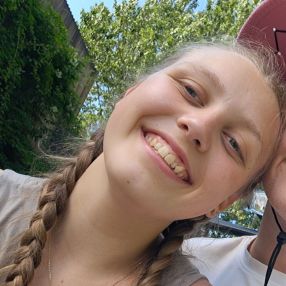 Malou, Babysitter i Brønderslev