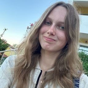 Alba, Babysitter in Hellerup
