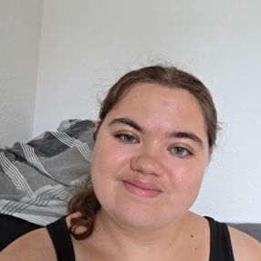 Louise, Babysitter i Køge