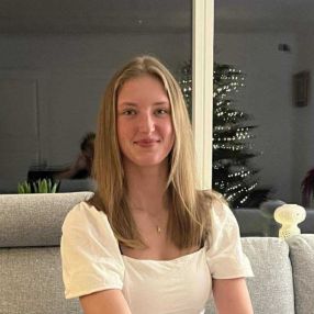 Mathilde Bech, Babysitter i Vejle