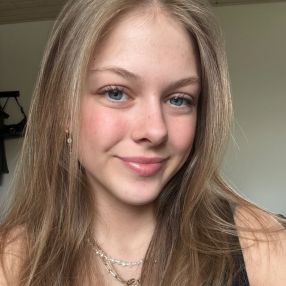 Julie, Babysitter i Viborg