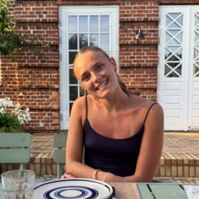 Caroline, Babysitter i Middelfart