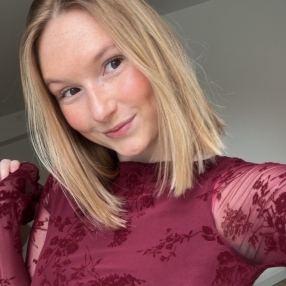 Julie, Babysitter i Aarhus