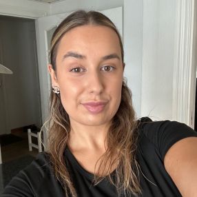 Erzana, Babysitter in Odense