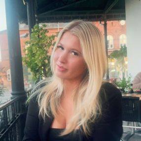 Ella, Babysitter in Lillerød