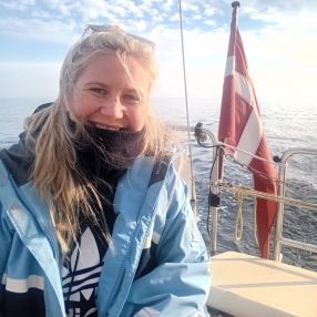 CAROLINE, Babysitter i København