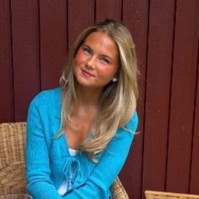 Victoria, Babysitter i Værløse