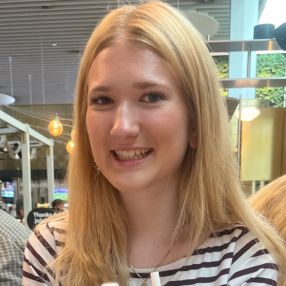Rebecca, Babysitter i Hvidovre