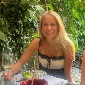 Frida, Babysitter i Lillerød