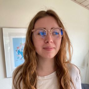 Amalie, Babysitter in Grenå