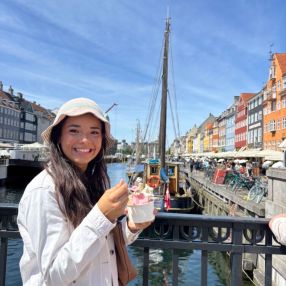 Amalia, Babysitter in Ishøj