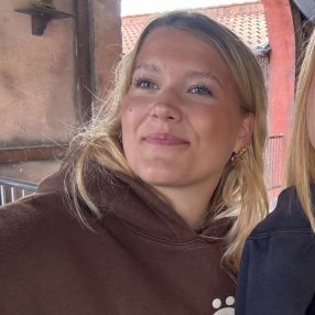 Kasmira, Babysitter in Juelsminde