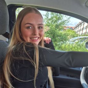 Astrid, Babysitter in Tilst