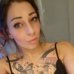 Almedina, Babysitter i Esbjerg