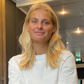 Leonora, Babysitter i København