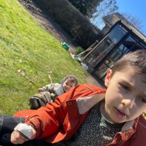 Yusuf, Familie i Greve