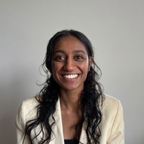 Oviya, Babysitter in Holstebro