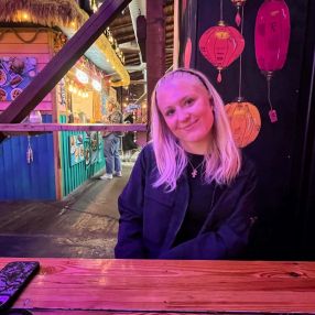 Lea, Babysitter i Brobyværk