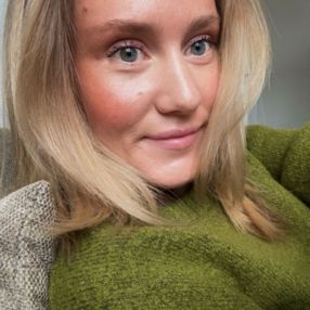 Makaya, Babysitter i Næstved