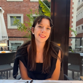 Júlia, Babysitter in Sant Vicenç de Montalt
