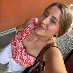 Malena, Niñera o canguro en La Rinconada
