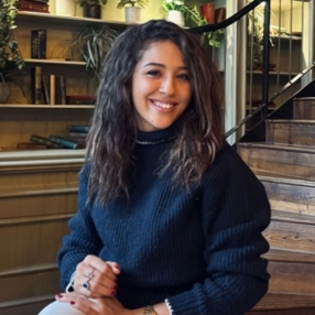 Basma, Babysitter in Mora