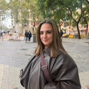 Clàudia, Niñera o canguro en Salt