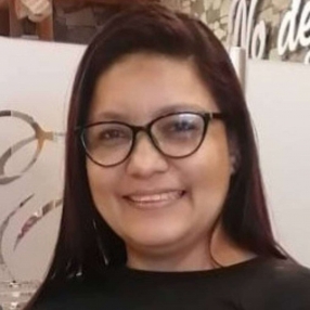 Mariuxi Alexandra, Niñera o canguro en Yecla