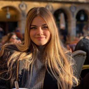 Carlota, Niñera o canguro en Zamora
