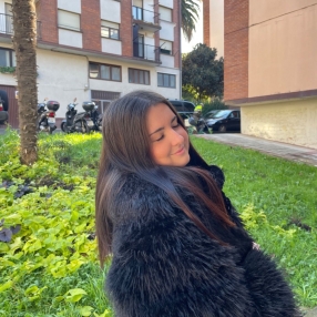 Naroa, Babysitter in Urnieta
