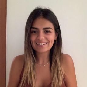 Elia, Niñera o canguro en Palafolls