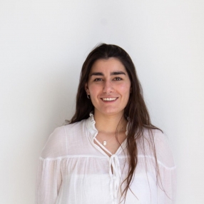 Júlia, Babysitter in Girona